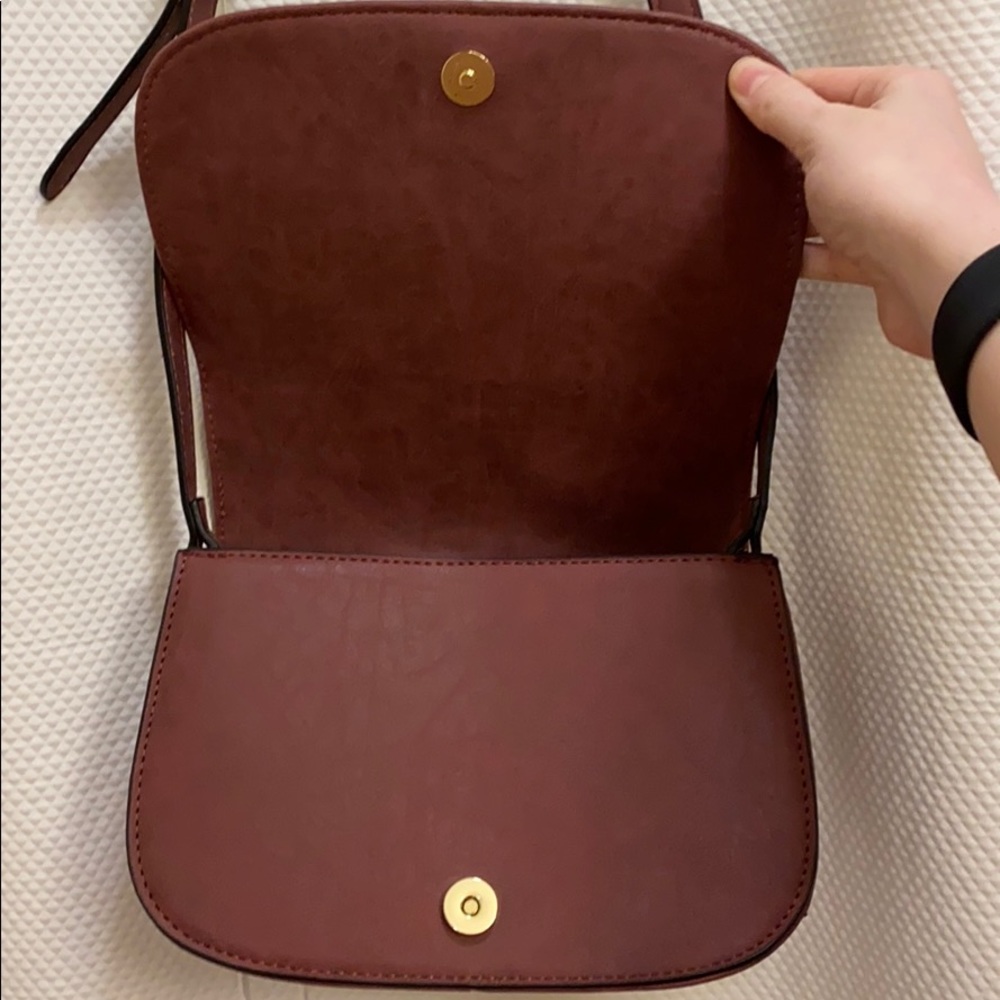 Burgundy purse with gold detail - Picture 3 of 5